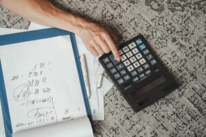 Bảng tính tài chính có tính năng tính toán